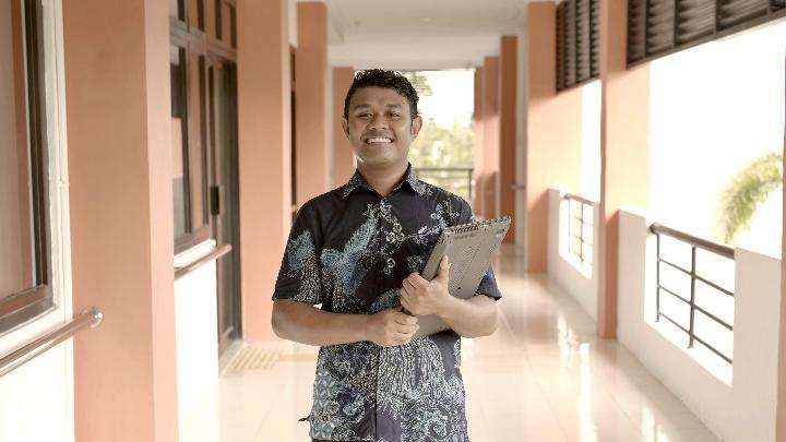 Kisah Guru Honorer NTT Hijrah ke Kalimantan Selatan: Bayubuana Toleu Raih Harapan di Sekolah Rakyat